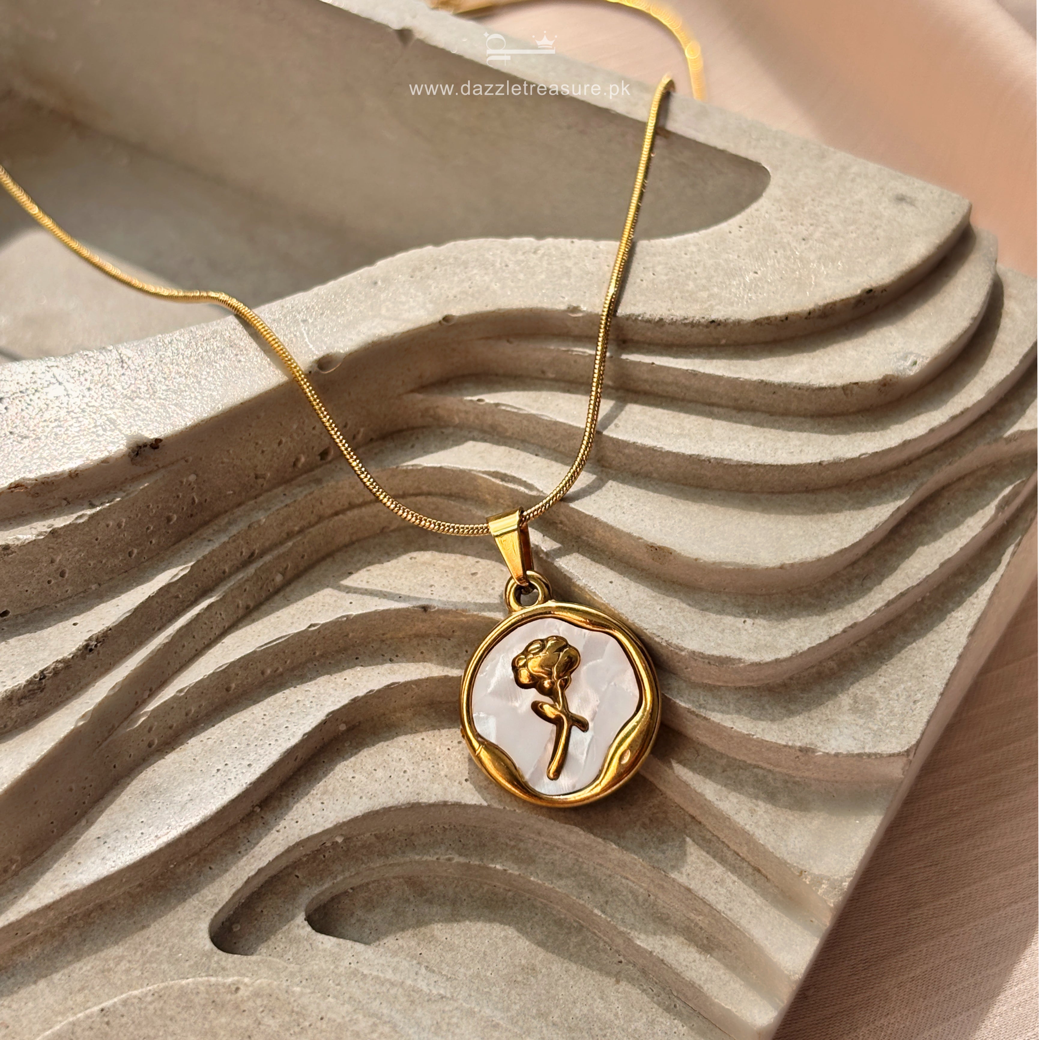 Rose of Aurea Necklace