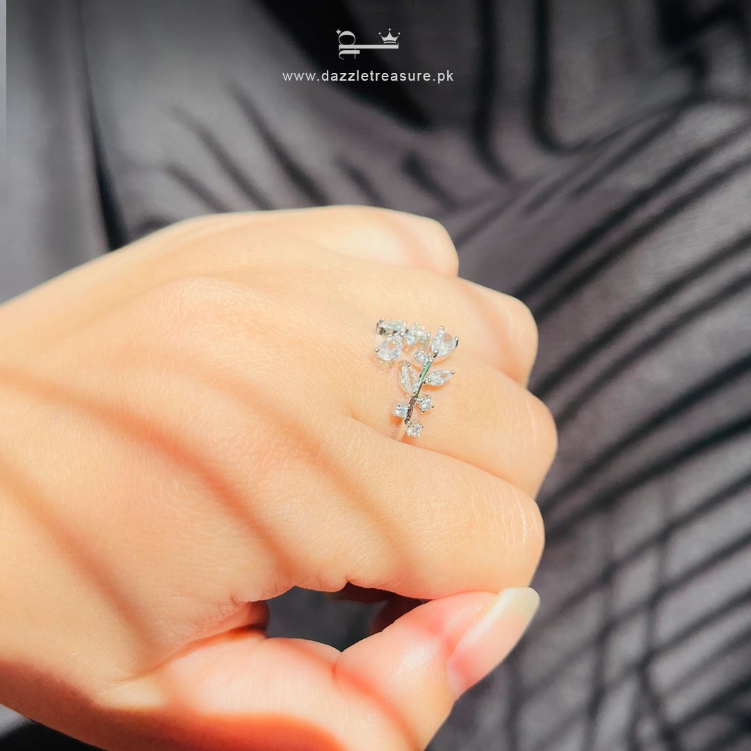 Sparkling Ivy Ring - Adjustable